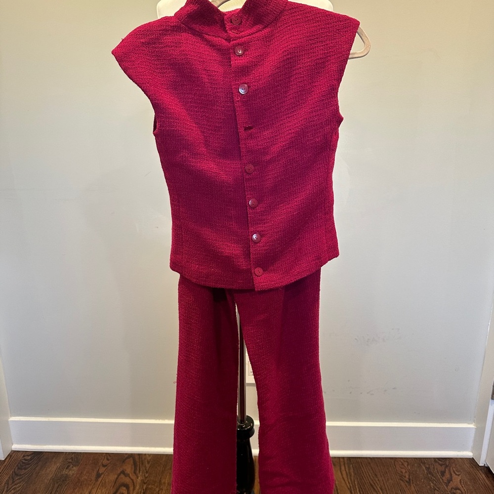 Chanel Raspberry Boucle Sleeveless 2 piece pant set - Picture 4 of 10